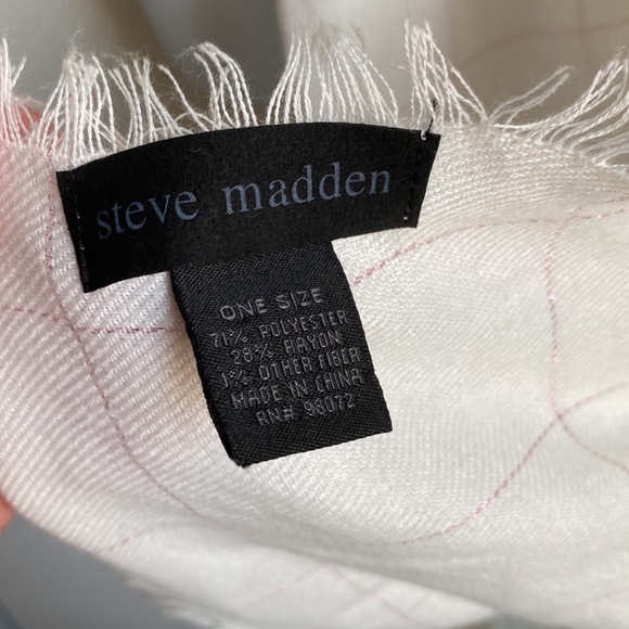 Steve Madden Wide and Long Pink Check Scarf Wrap - Picture 10 of 10